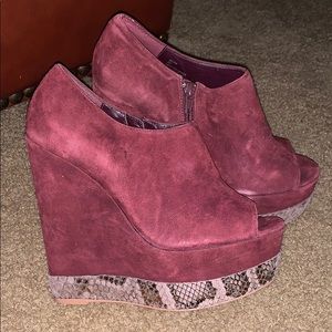 Size 8 Steve Madden maroon wedges